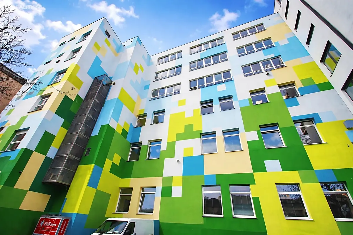 Pronájem kanceláře 714 m²